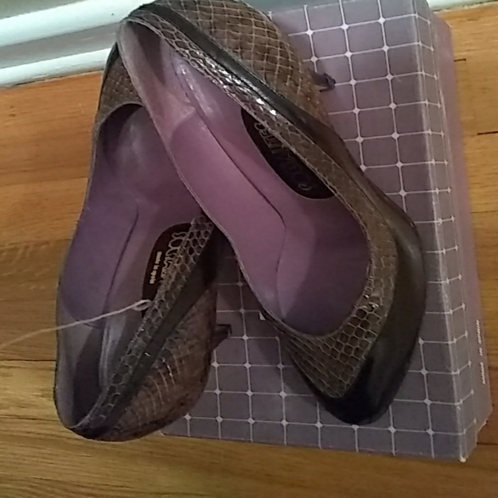 Shoes - Picture 8 of 8